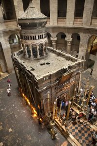682px-Tomb_of_Jesus_from_above,_Church_of_Holy_Sepulchre